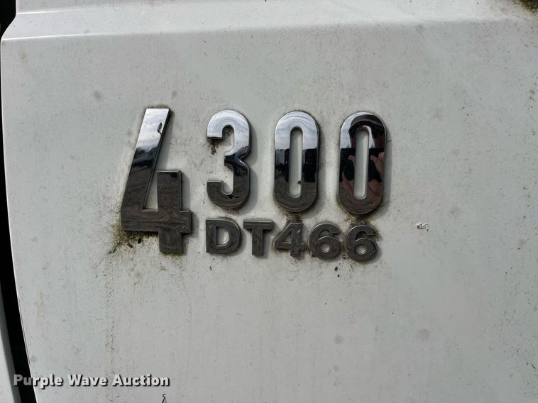 image for item LD9839 2003 International 4300  truck cab and chassis