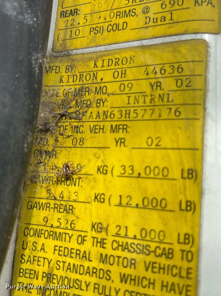 image for item LD9839 2003 International 4300  truck cab and chassis