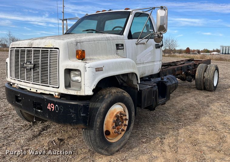 image for item LD9840 1999 Chevrolet C7500  truck cab and chassis