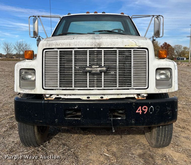 image for item LD9840 1999 Chevrolet C7500  truck cab and chassis