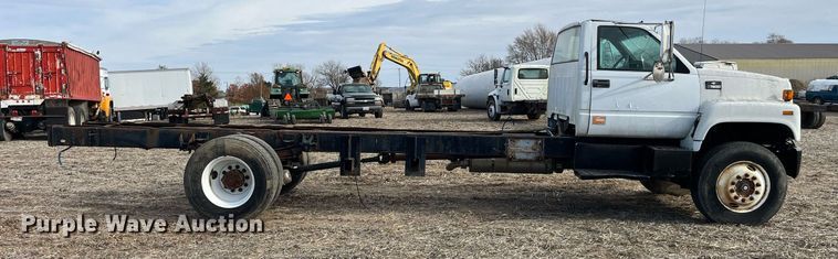 image for item LD9840 1999 Chevrolet C7500  truck cab and chassis