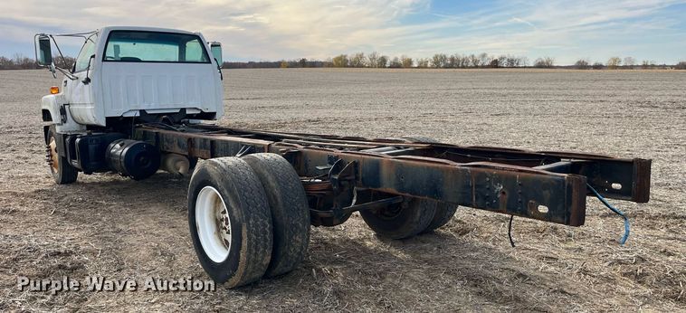 image for item LD9840 1999 Chevrolet C7500  truck cab and chassis