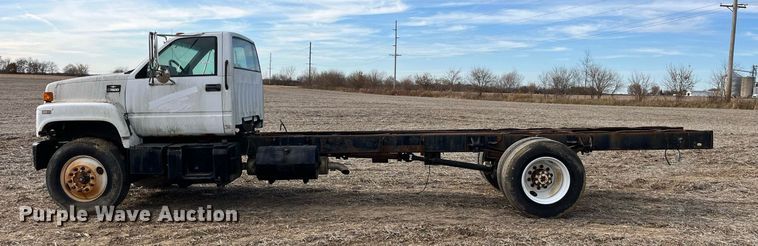 image for item LD9840 1999 Chevrolet C7500  truck cab and chassis