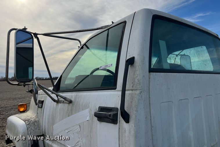 image for item LD9840 1999 Chevrolet C7500  truck cab and chassis