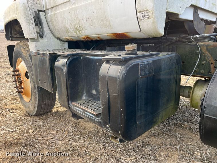 image for item LD9840 1999 Chevrolet C7500  truck cab and chassis