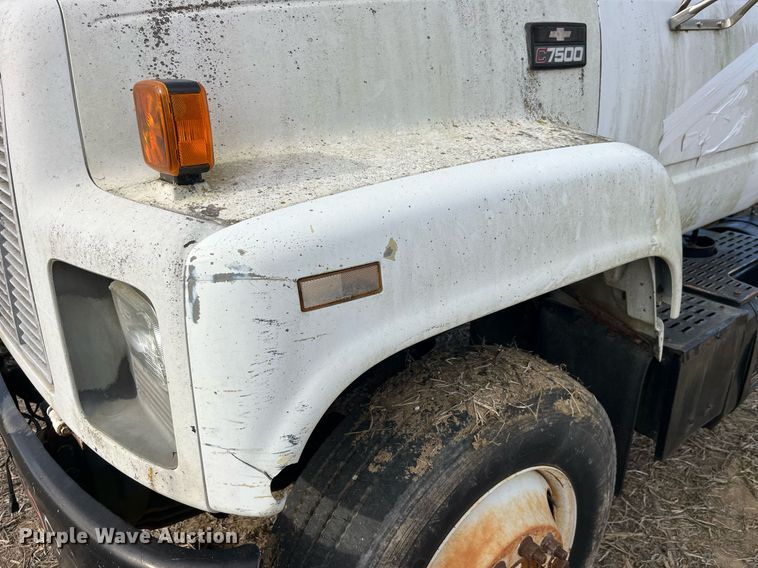image for item LD9840 1999 Chevrolet C7500  truck cab and chassis