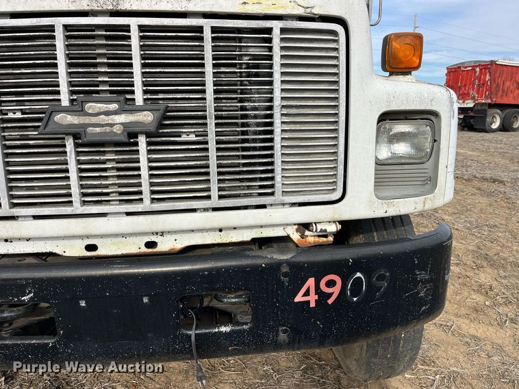 image for item LD9840 1999 Chevrolet C7500  truck cab and chassis