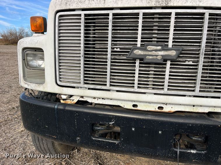 image for item LD9840 1999 Chevrolet C7500  truck cab and chassis