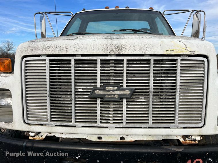 image for item LD9840 1999 Chevrolet C7500  truck cab and chassis