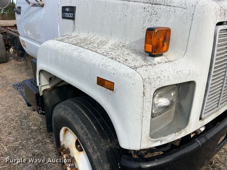 image for item LD9840 1999 Chevrolet C7500  truck cab and chassis