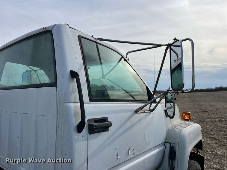 image for item LD9840 1999 Chevrolet C7500  truck cab and chassis