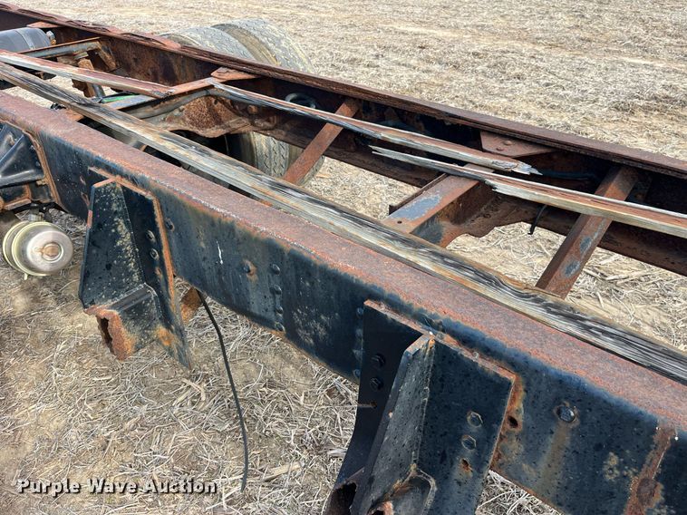 image for item LD9840 1999 Chevrolet C7500  truck cab and chassis