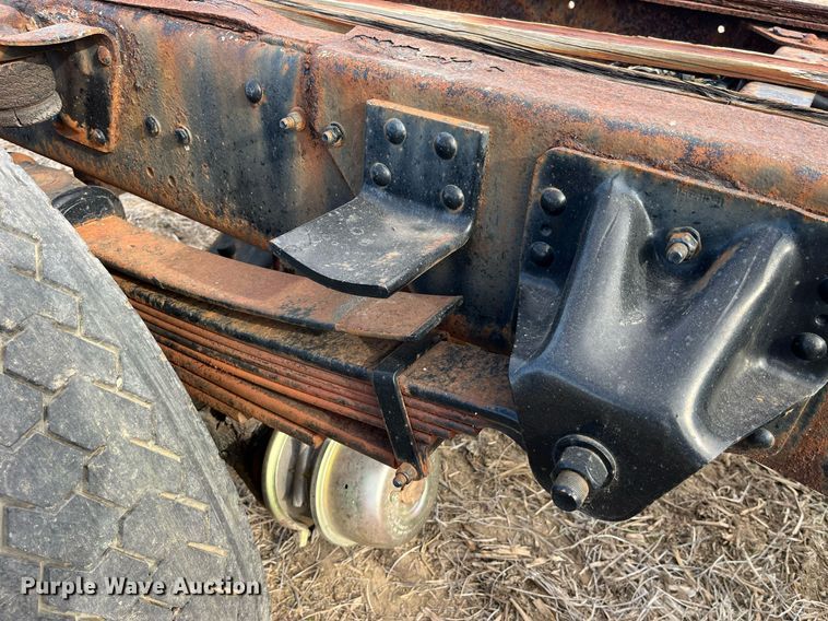 image for item LD9840 1999 Chevrolet C7500  truck cab and chassis