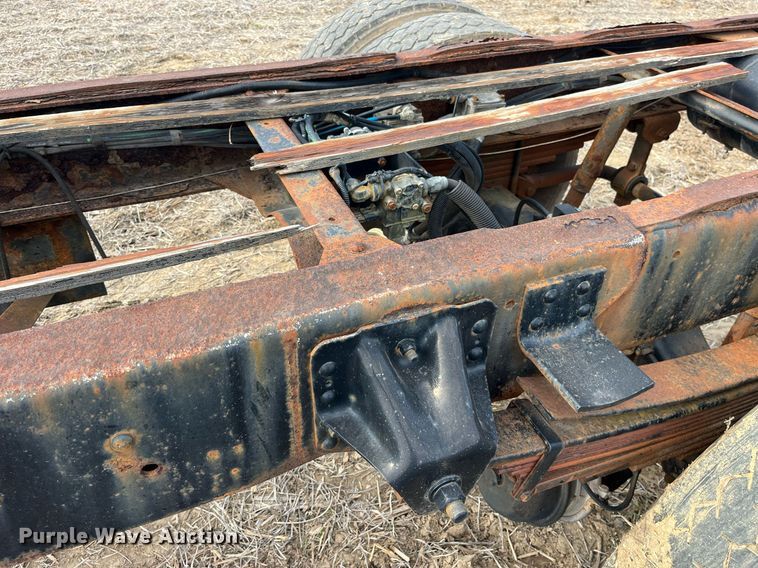 image for item LD9840 1999 Chevrolet C7500  truck cab and chassis