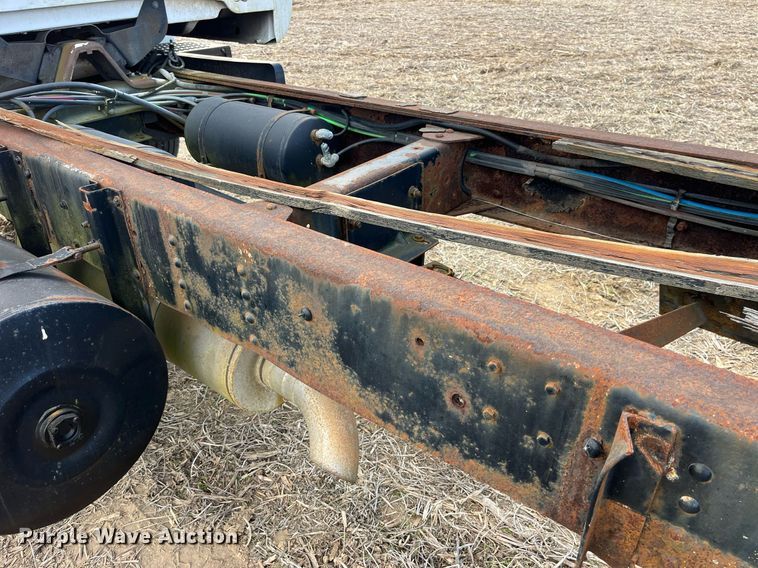 image for item LD9840 1999 Chevrolet C7500  truck cab and chassis