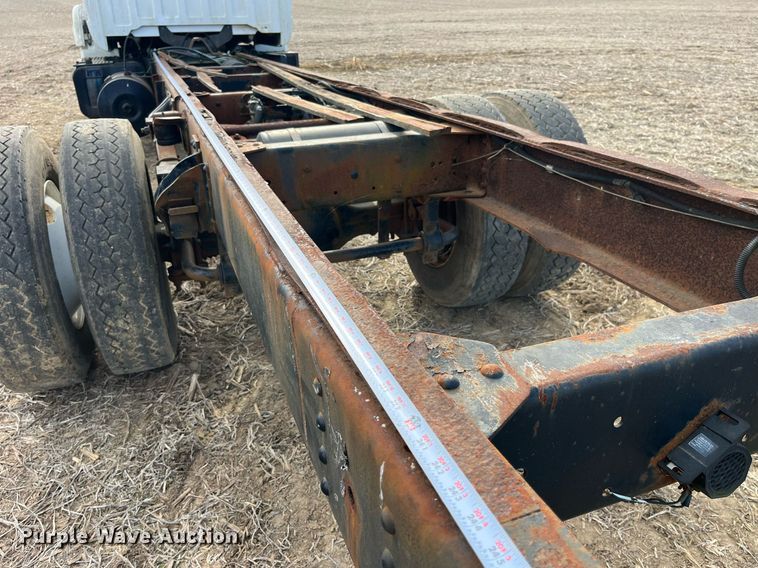 image for item LD9840 1999 Chevrolet C7500  truck cab and chassis