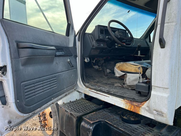 image for item LD9840 1999 Chevrolet C7500  truck cab and chassis