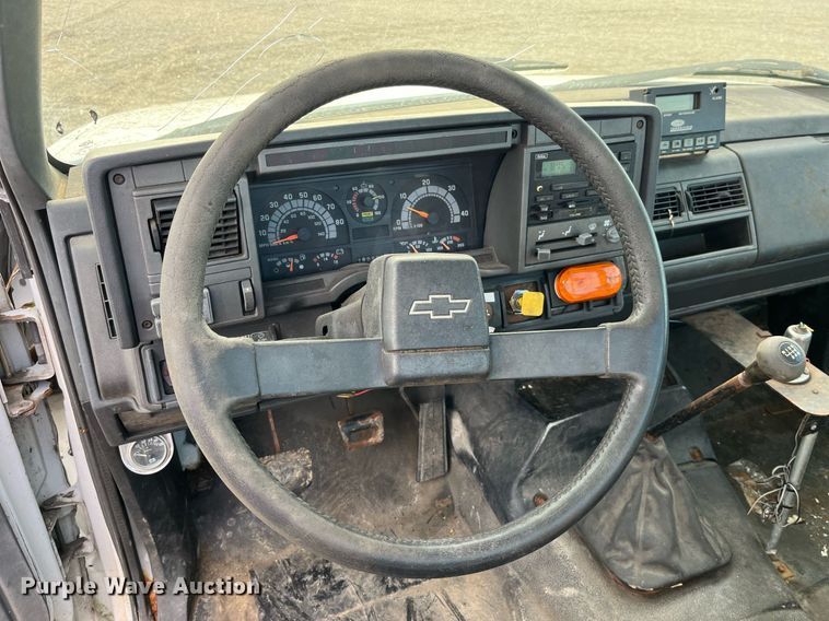 image for item LD9840 1999 Chevrolet C7500  truck cab and chassis