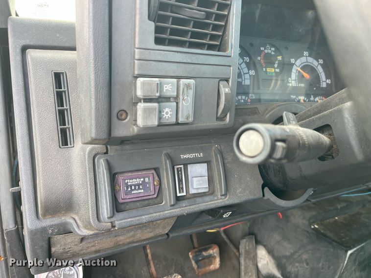 image for item LD9840 1999 Chevrolet C7500  truck cab and chassis