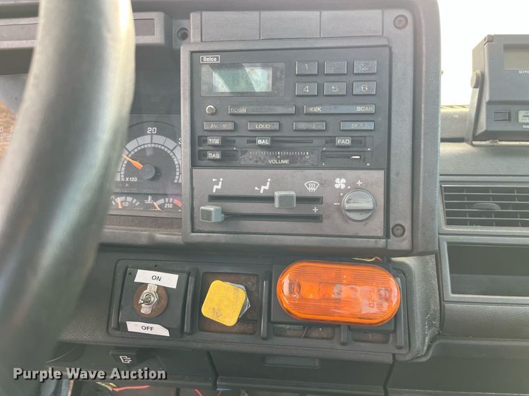 image for item LD9840 1999 Chevrolet C7500  truck cab and chassis