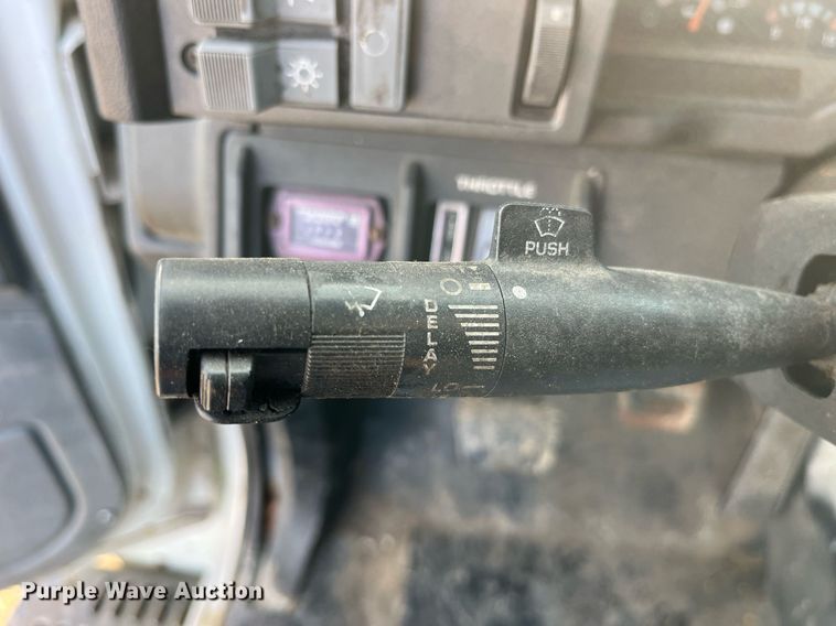 image for item LD9840 1999 Chevrolet C7500  truck cab and chassis