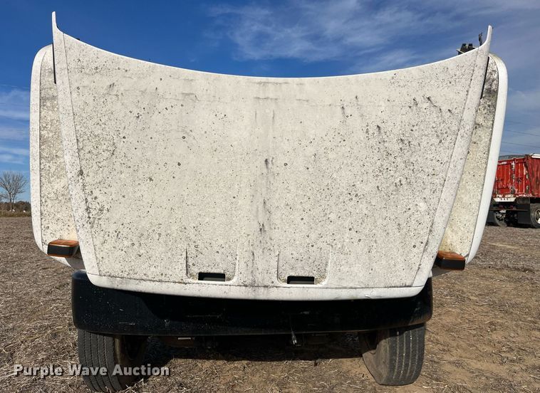 image for item LD9840 1999 Chevrolet C7500  truck cab and chassis