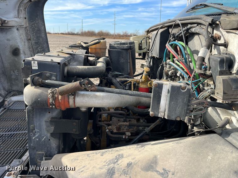 image for item LD9840 1999 Chevrolet C7500  truck cab and chassis