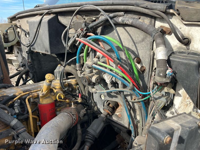 image for item LD9840 1999 Chevrolet C7500  truck cab and chassis