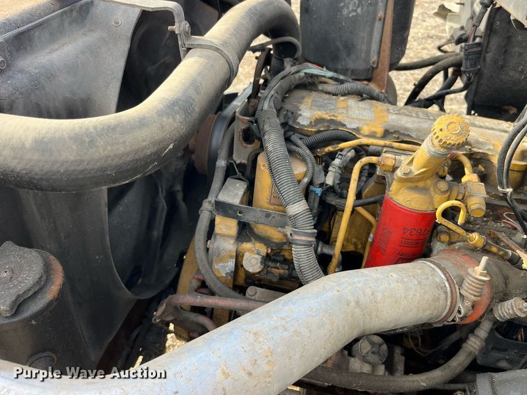 image for item LD9840 1999 Chevrolet C7500  truck cab and chassis