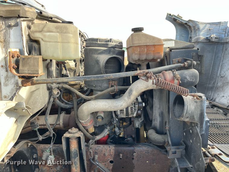 image for item LD9840 1999 Chevrolet C7500  truck cab and chassis