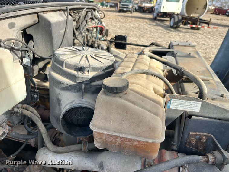 image for item LD9840 1999 Chevrolet C7500  truck cab and chassis