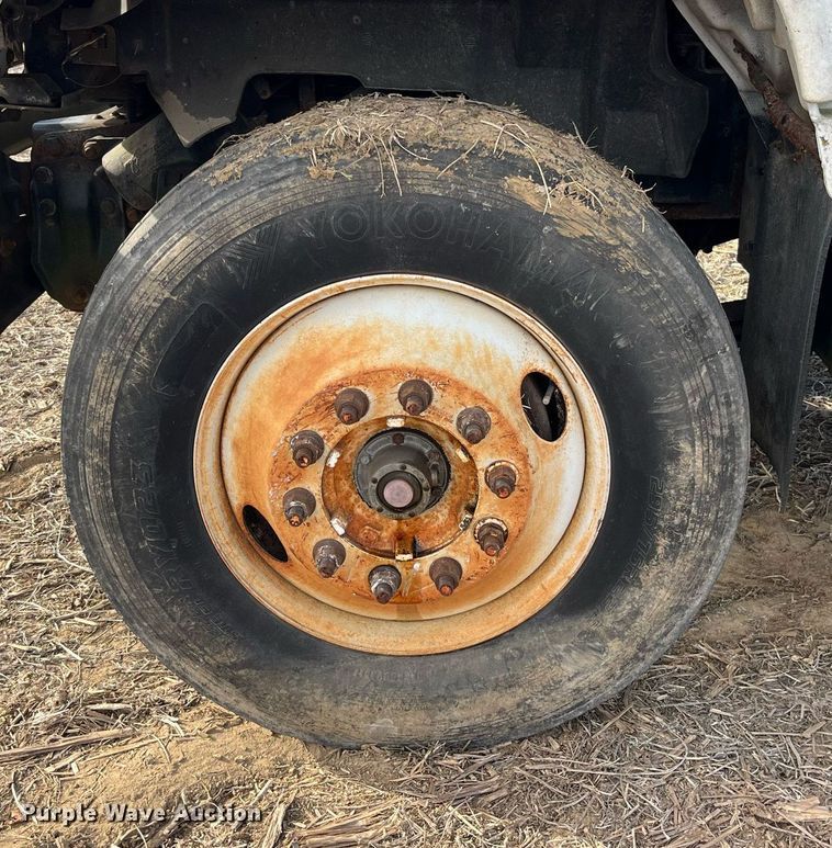 image for item LD9840 1999 Chevrolet C7500  truck cab and chassis