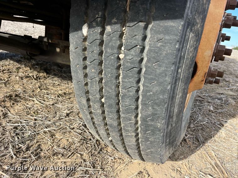 image for item LD9840 1999 Chevrolet C7500  truck cab and chassis