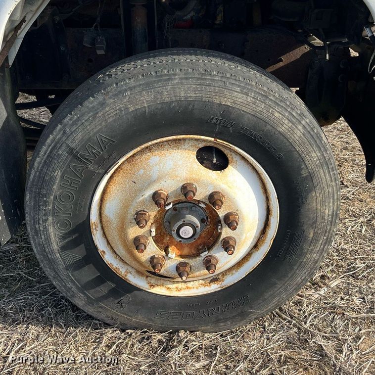 image for item LD9840 1999 Chevrolet C7500  truck cab and chassis