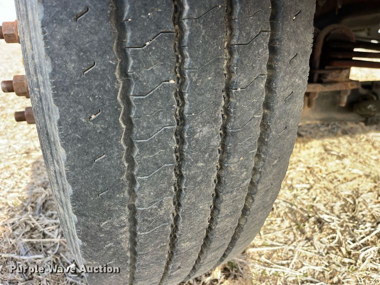 image for item LD9840 1999 Chevrolet C7500  truck cab and chassis