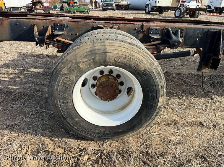 image for item LD9840 1999 Chevrolet C7500  truck cab and chassis