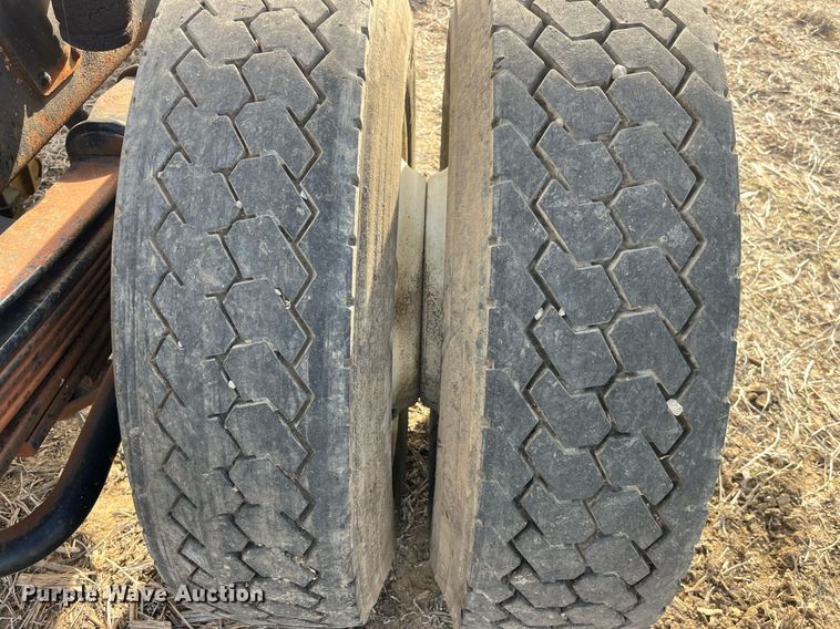 image for item LD9840 1999 Chevrolet C7500  truck cab and chassis