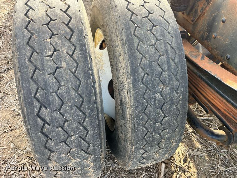 image for item LD9840 1999 Chevrolet C7500  truck cab and chassis