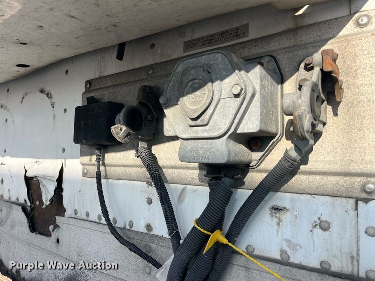 image for item LD9890 2008 Utility Trailer VS2RA  refrigerated van trailer