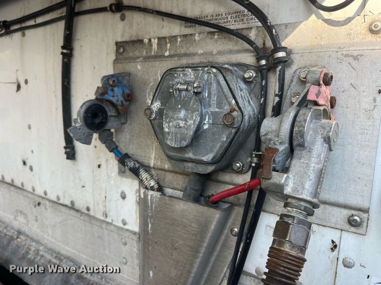 image for item LD9892 2006 Utility Trailer VS2RA  refrigerated van trailer