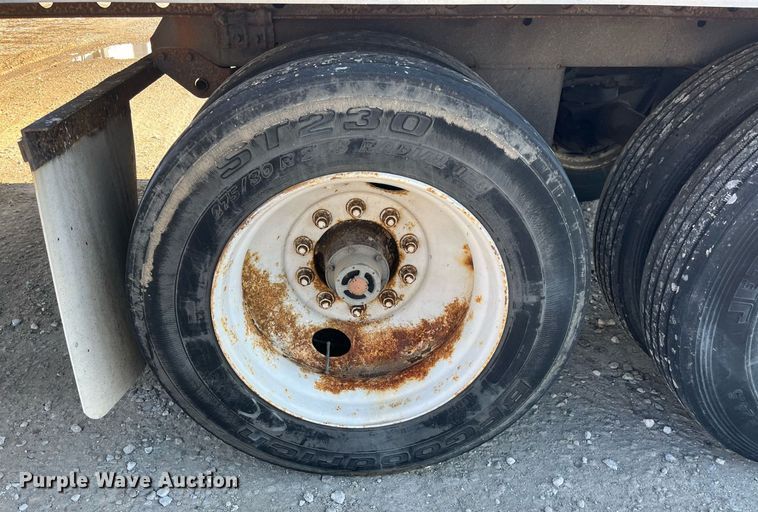 image for item LD9892 2006 Utility Trailer VS2RA  refrigerated van trailer