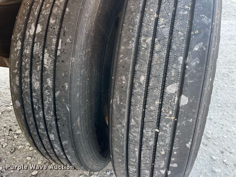 image for item LD9892 2006 Utility Trailer VS2RA  refrigerated van trailer