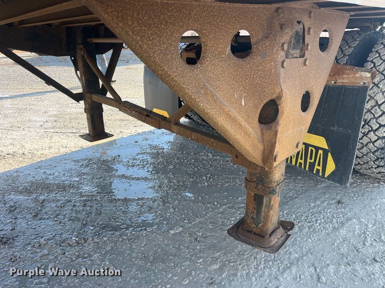 image for item LD9893 2004 Wabash  dry van trailer