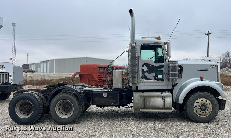 image for item LD9904 2004 Kenworth W900  semi truck