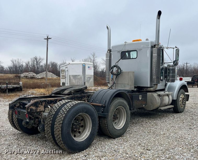 image for item LD9904 2004 Kenworth W900  semi truck