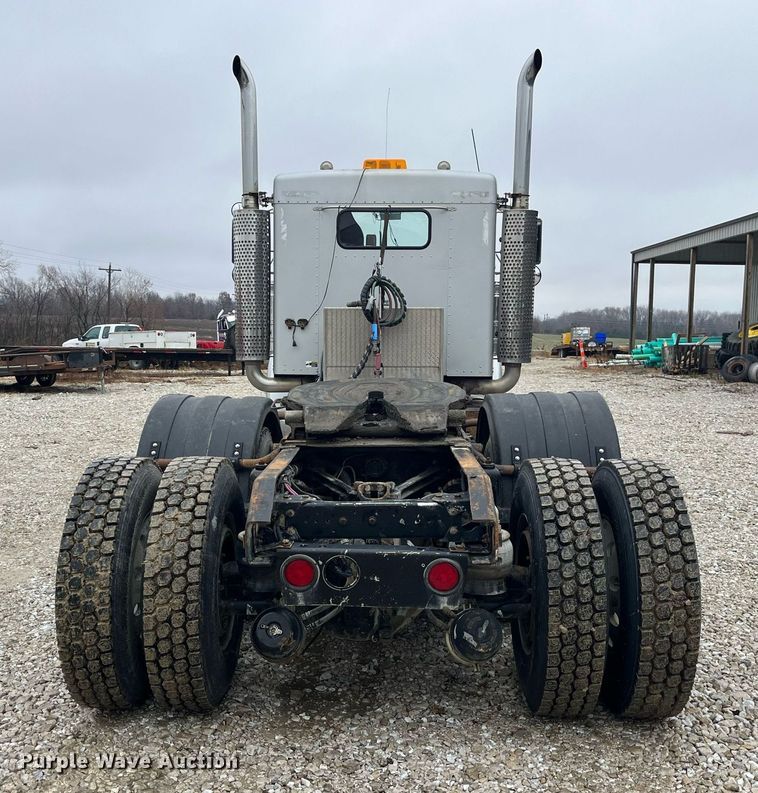 image for item LD9904 2004 Kenworth W900  semi truck