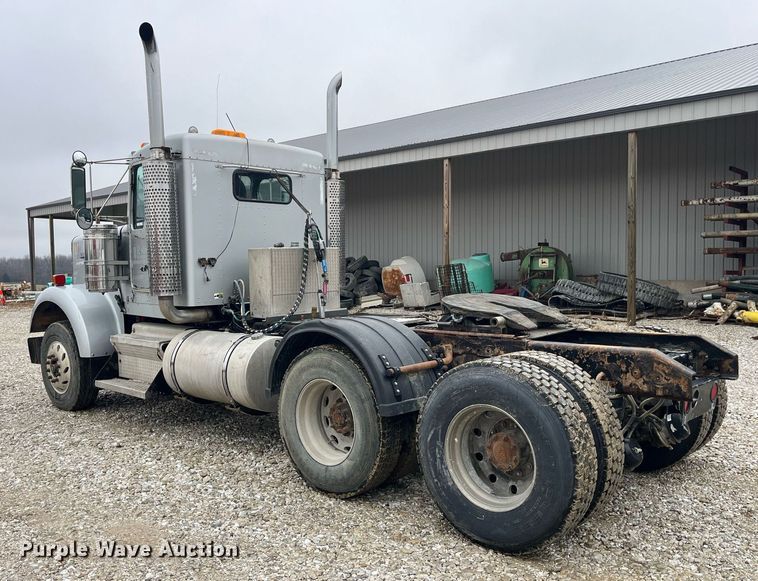 image for item LD9904 2004 Kenworth W900  semi truck