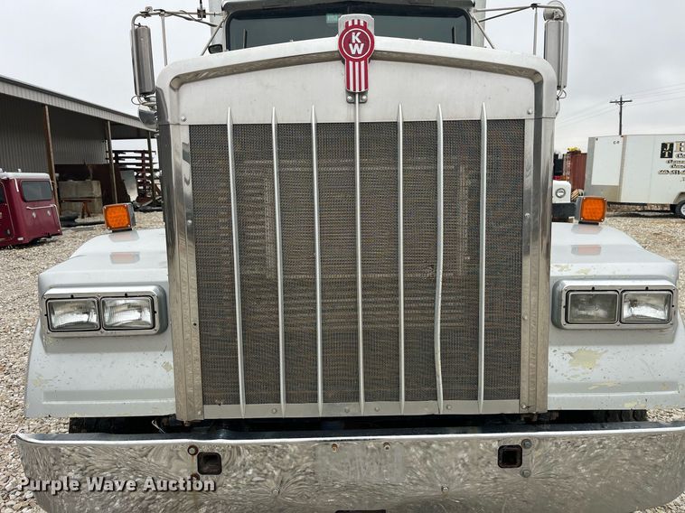 image for item LD9904 2004 Kenworth W900  semi truck