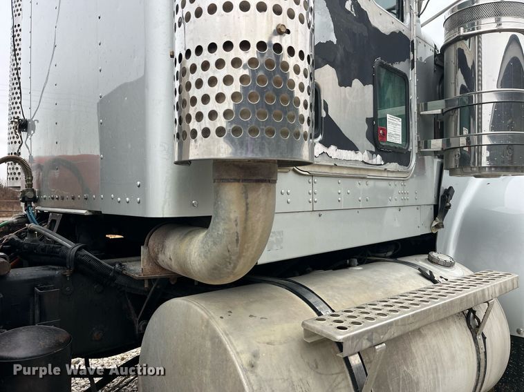 image for item LD9904 2004 Kenworth W900  semi truck