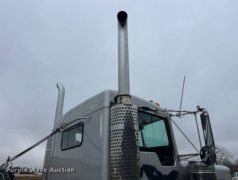 image for item LD9904 2004 Kenworth W900  semi truck